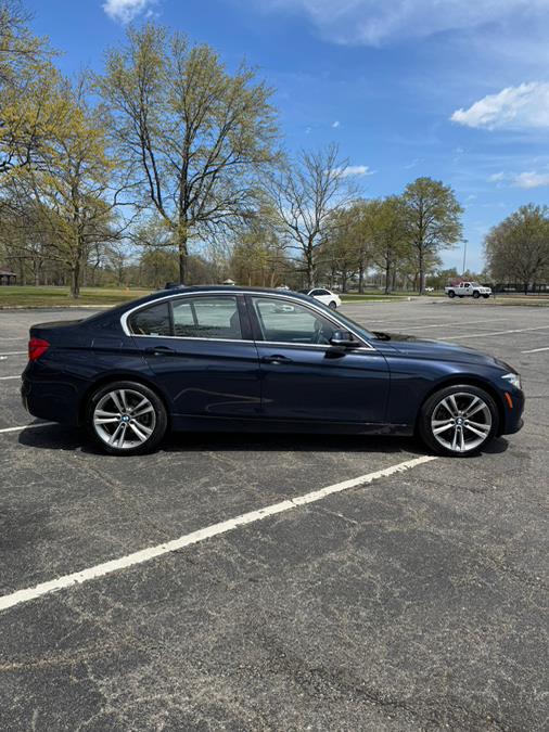 2017 BMW 3-Series 330i xDrive Sedan photo