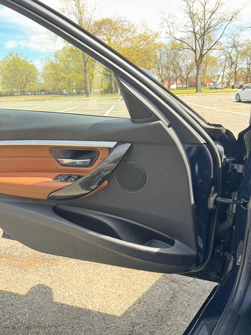 2017 BMW 3-Series 330i xDrive Sedan photo