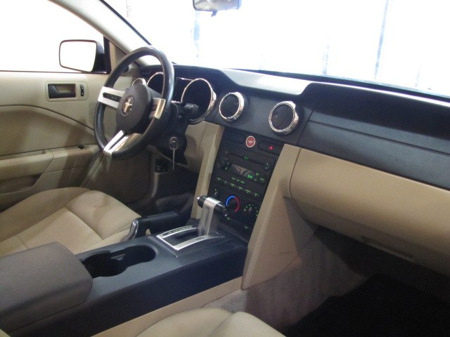 2006 Ford Mustang V6 Standard photo