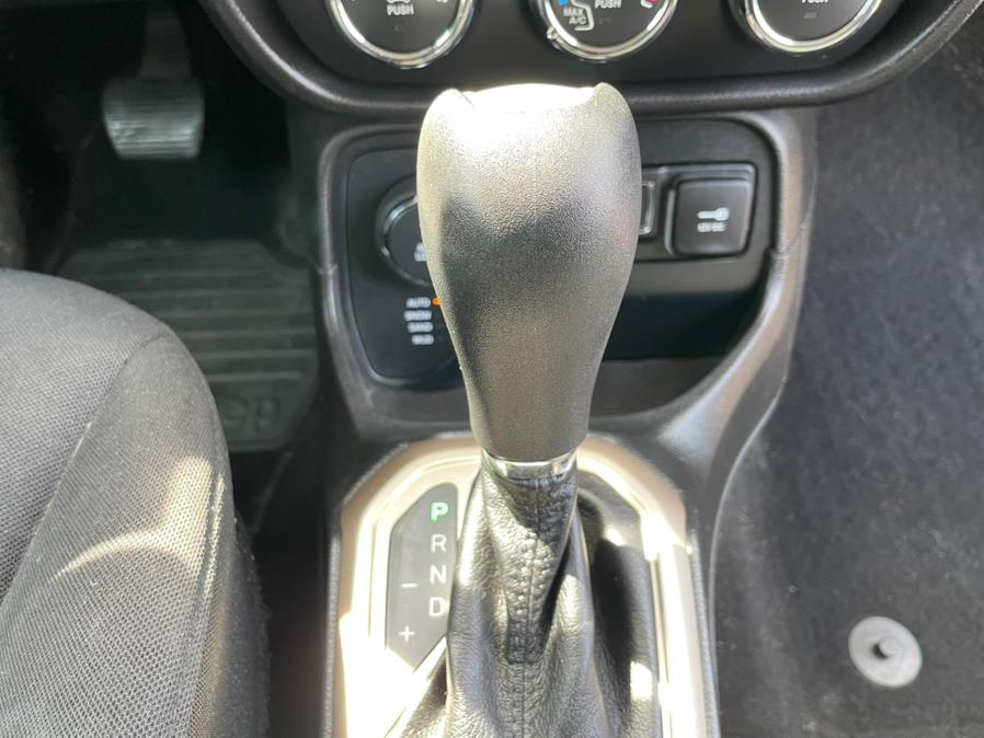 2017 Jeep Renegade Latitude 4x4 photo