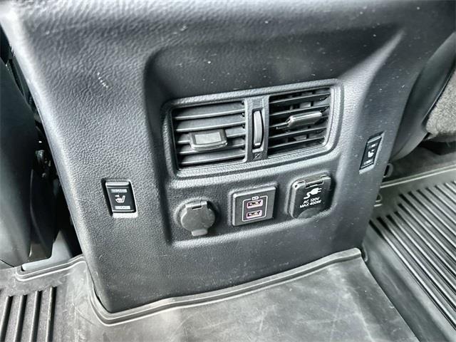 2023 Nissan Titan PRO-4X photo