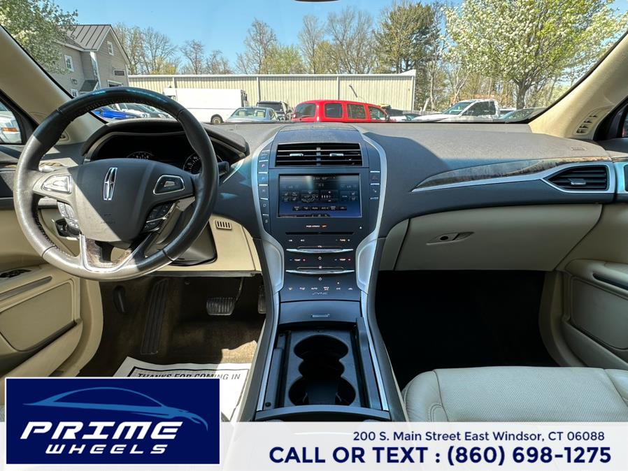 2013 Lincoln MKZ photo