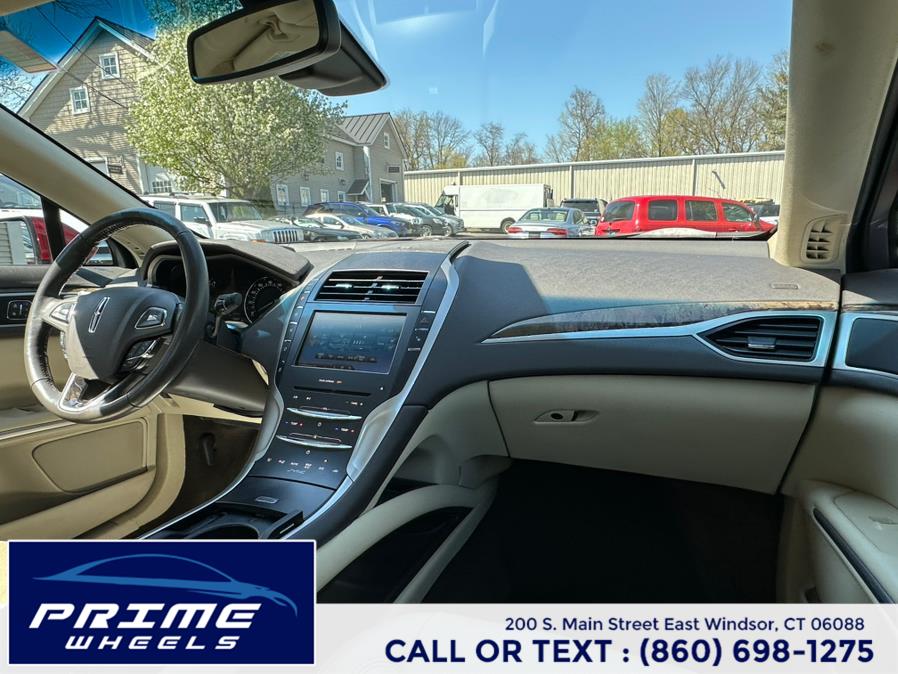 2013 Lincoln MKZ photo