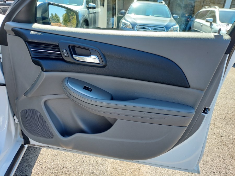 2015 Chevrolet Malibu 4dr Sdn LS w/1LS photo