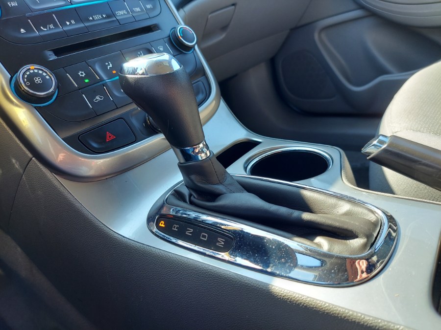 2015 Chevrolet Malibu 4dr Sdn LS w/1LS photo