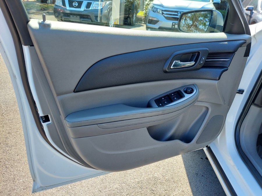 2015 Chevrolet Malibu 4dr Sdn LS w/1LS photo