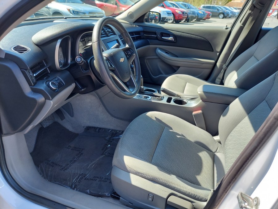 2015 Chevrolet Malibu 4dr Sdn LS w/1LS photo