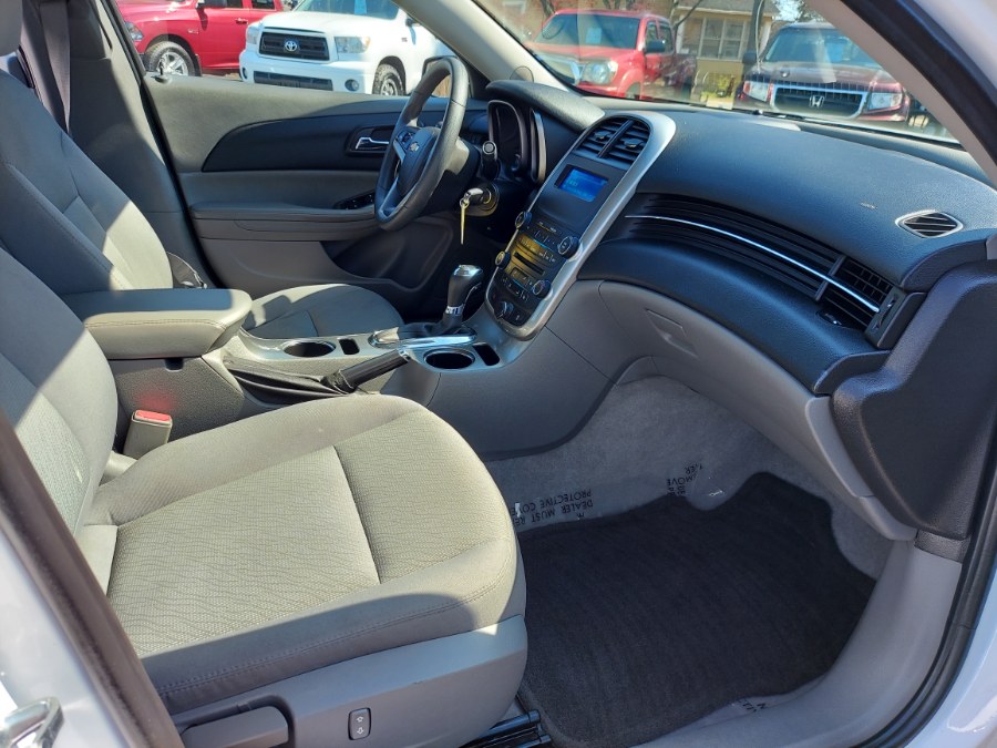 2015 Chevrolet Malibu 4dr Sdn LS w/1LS photo