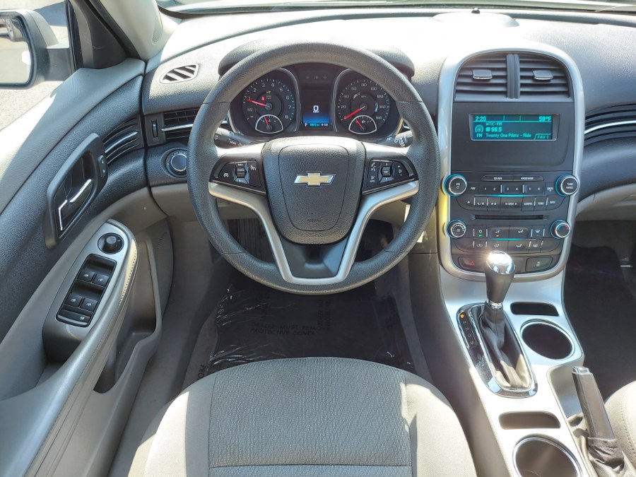 2015 Chevrolet Malibu 4dr Sdn LS w/1LS photo
