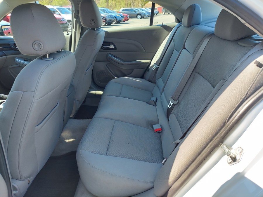 2015 Chevrolet Malibu 4dr Sdn LS w/1LS photo