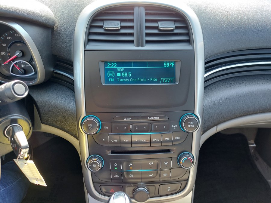 2015 Chevrolet Malibu 4dr Sdn LS w/1LS photo