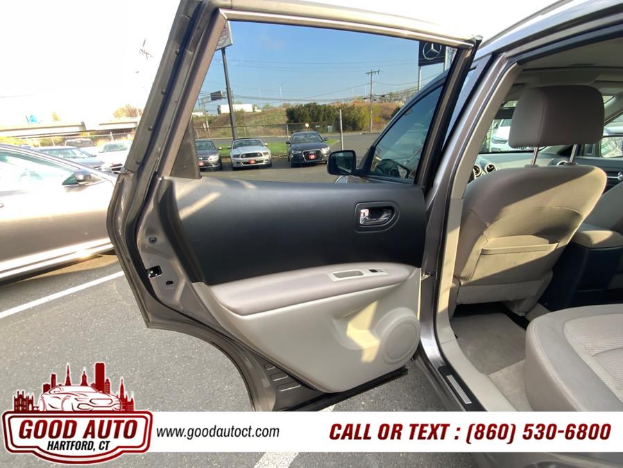 2010 Nissan Rogue S photo