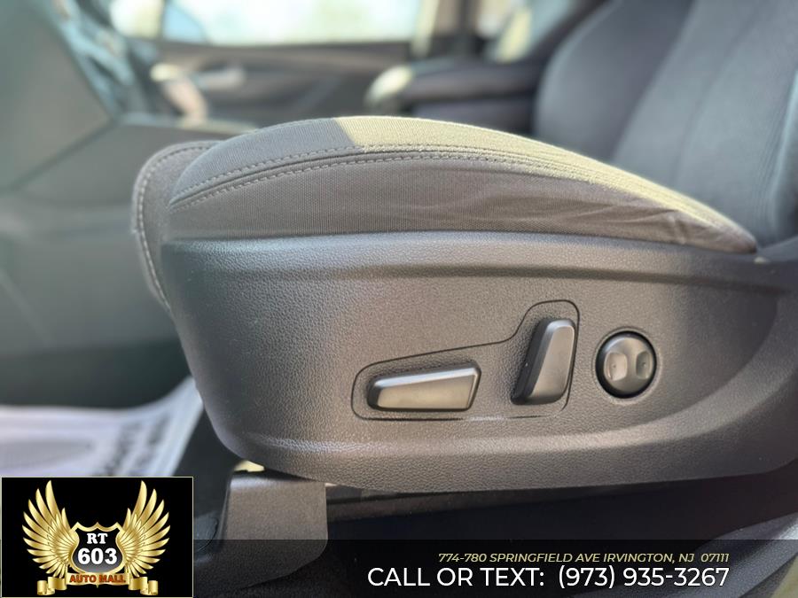 2020 Hyundai Santa Fe SEL 2.4L Auto AWD photo