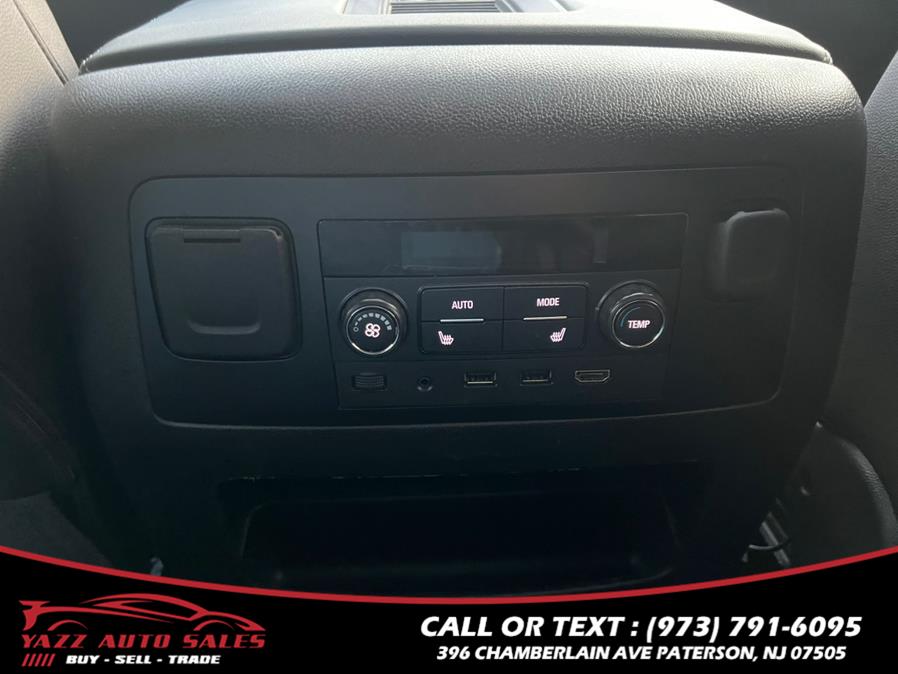 2017 Chevrolet Tahoe 4WD 4dr LT photo