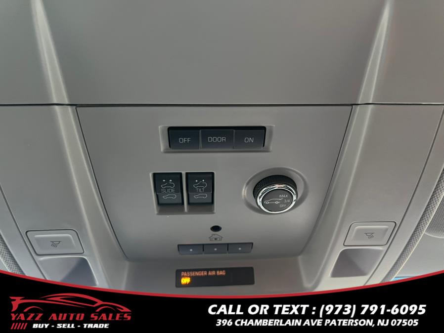 2017 Chevrolet Tahoe 4WD 4dr LT photo