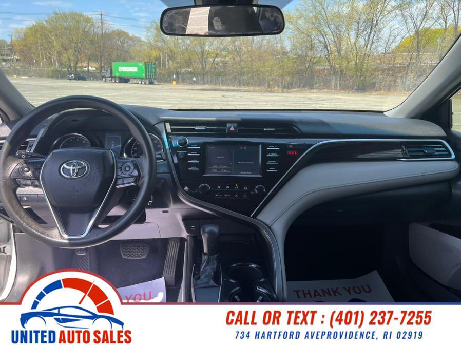 2018 Toyota Camry LE Auto (Natl) photo
