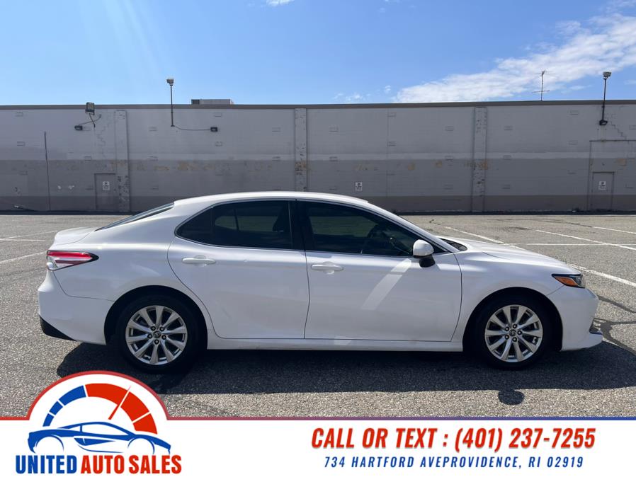 2018 Toyota Camry LE Auto (Natl) photo
