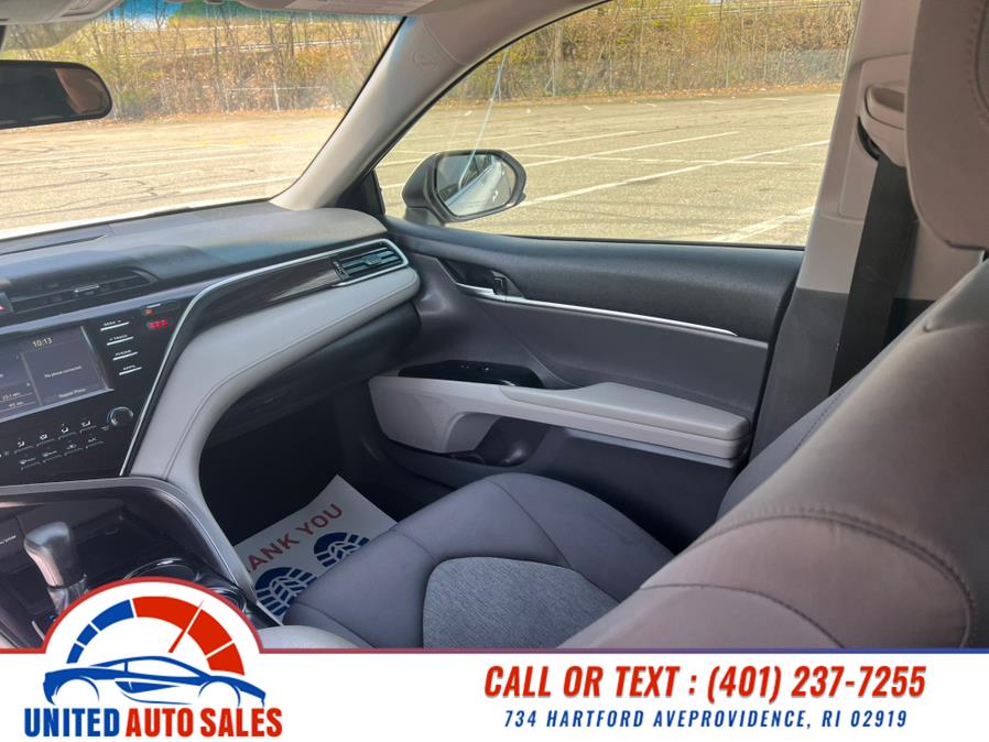 2018 Toyota Camry LE Auto (Natl) photo