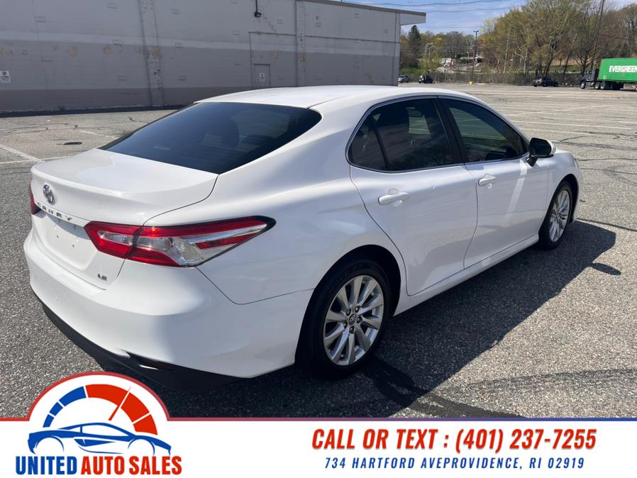 2018 Toyota Camry LE Auto (Natl) photo