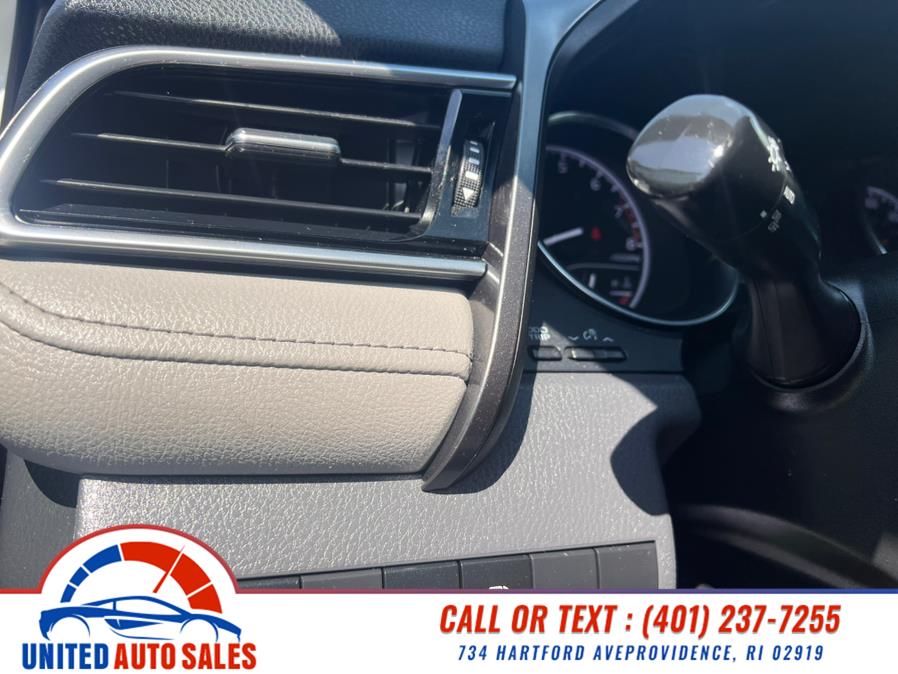 2018 Toyota Camry LE Auto (Natl) photo