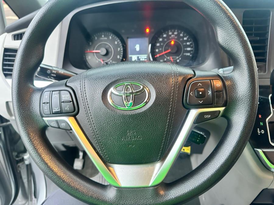 2015 Toyota Sienna 5dr 7-Pass Van L FWD (Natl) photo
