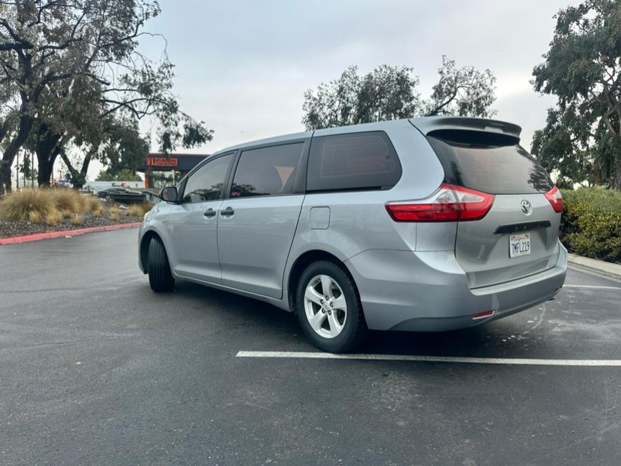 2015 Toyota Sienna 5dr 7-Pass Van L FWD (Natl) photo