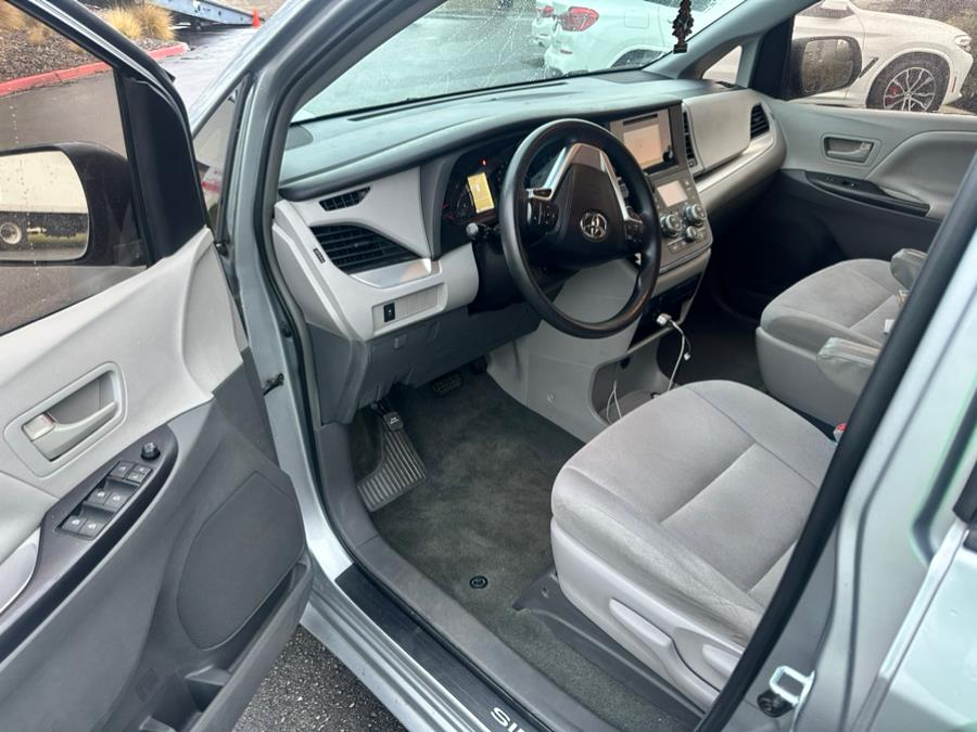 2015 Toyota Sienna 5dr 7-Pass Van L FWD (Natl) photo