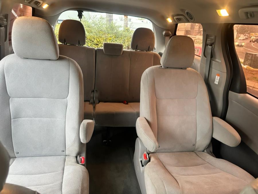 2015 Toyota Sienna 5dr 7-Pass Van L FWD (Natl) photo