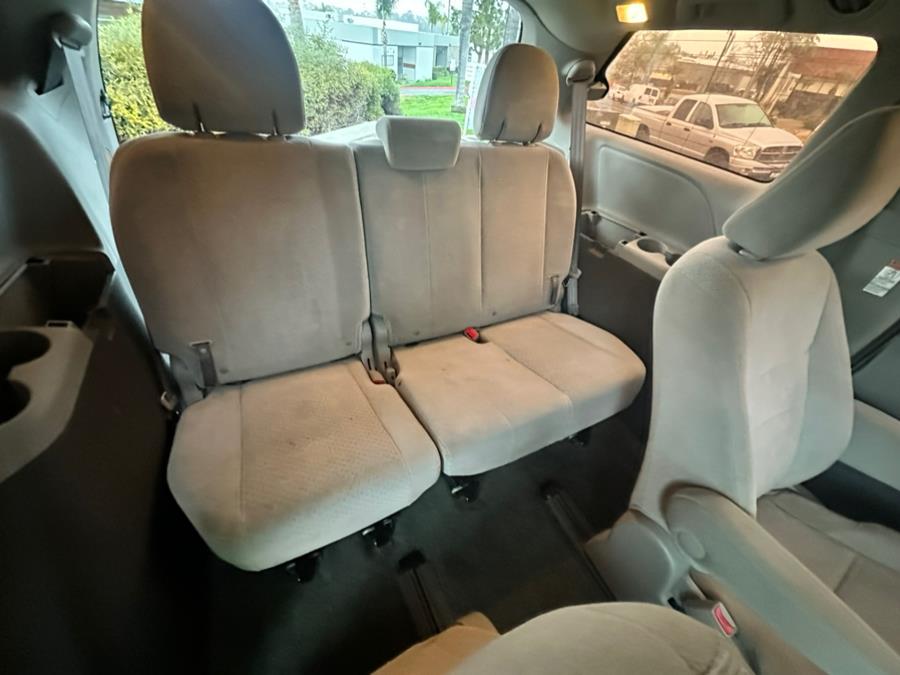 2015 Toyota Sienna 5dr 7-Pass Van L FWD (Natl) photo