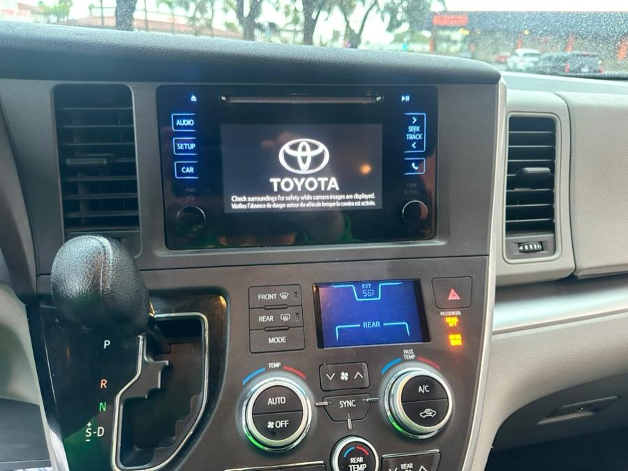 2015 Toyota Sienna 5dr 7-Pass Van L FWD (Natl) photo