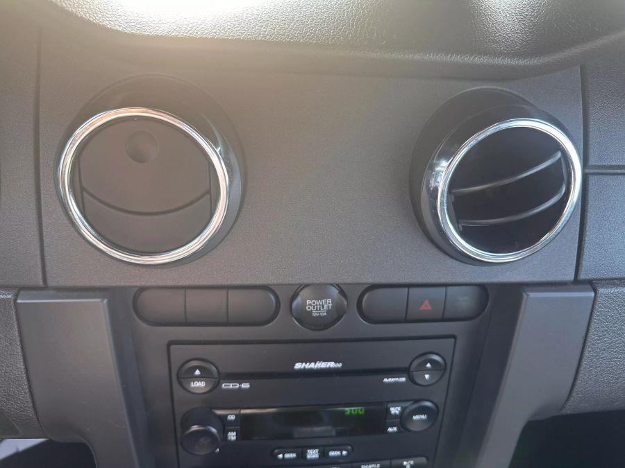 2007 Ford Mustang V6 Deluxe photo