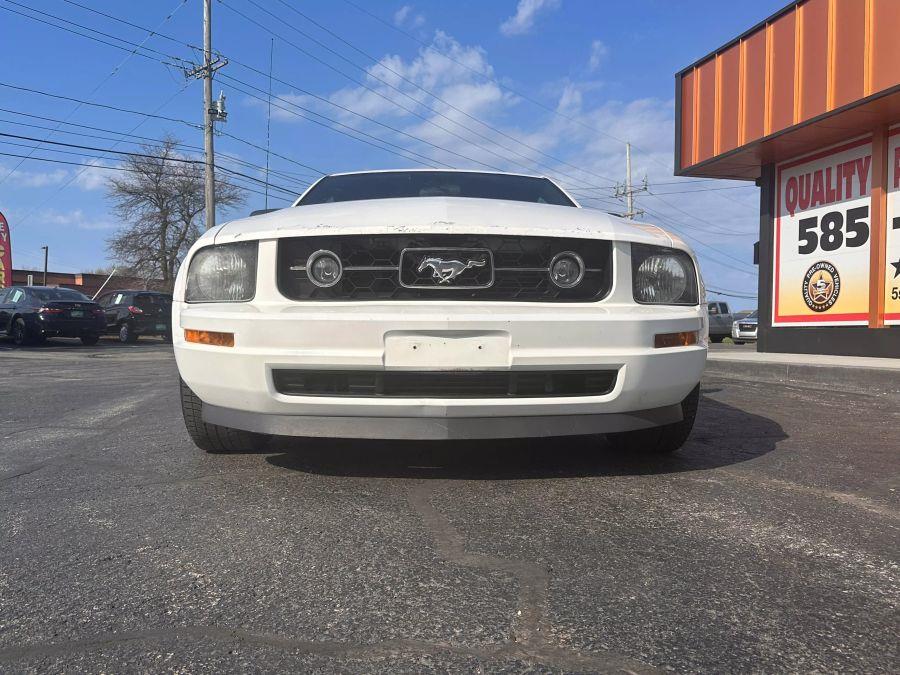 2007 Ford Mustang V6 Deluxe photo