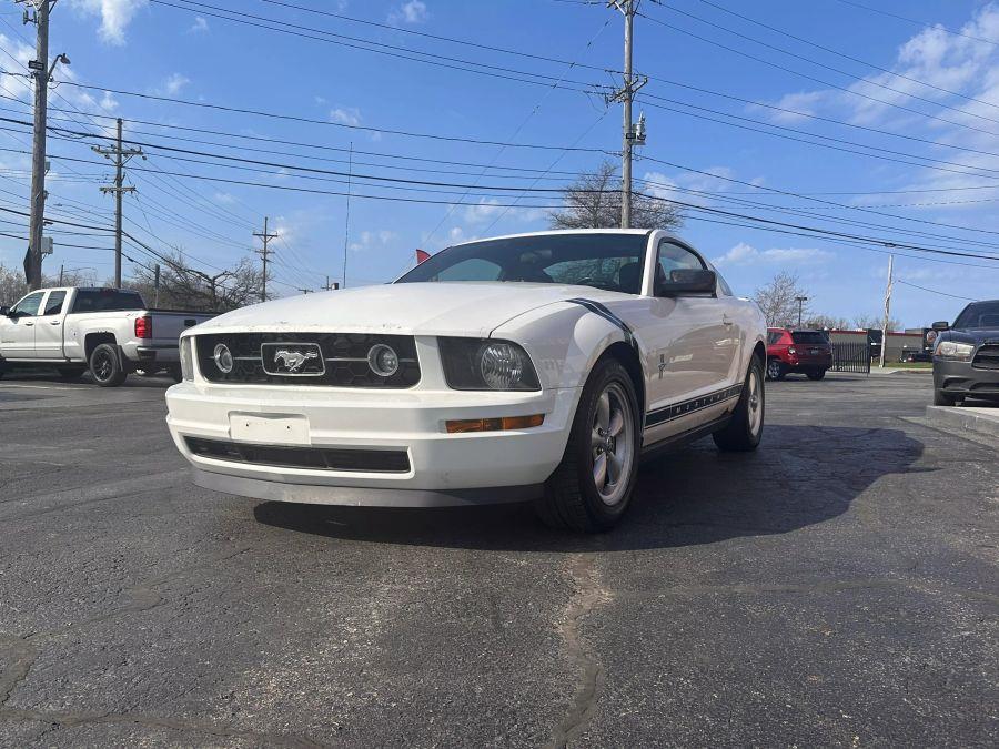 2007 Ford Mustang V6 Deluxe photo