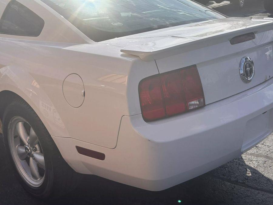 2007 Ford Mustang V6 Deluxe photo