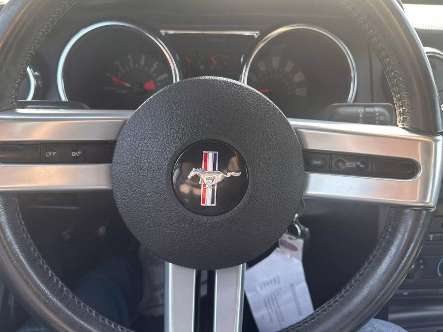 2007 Ford Mustang V6 Deluxe photo