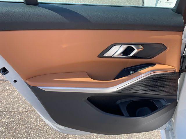 2022 BMW 3-Series 330i photo