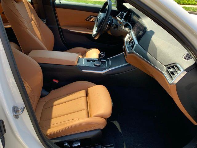 2022 BMW 3-Series 330i photo