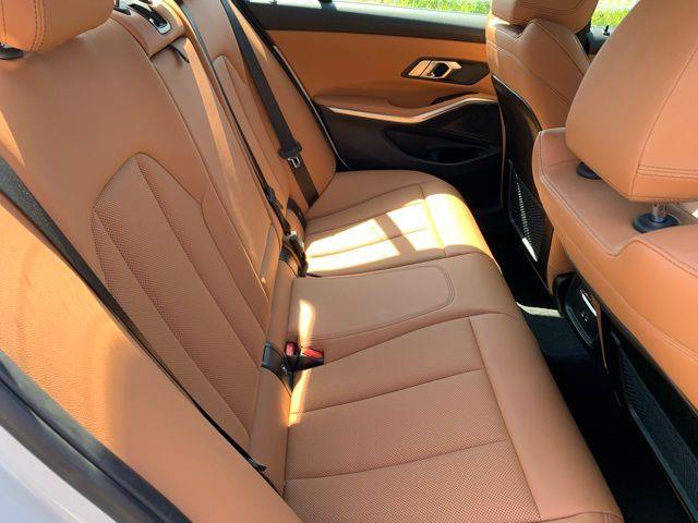 2022 BMW 3-Series 330i photo