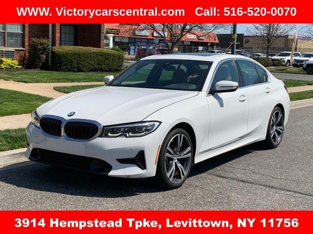 2022 BMW 3-Series 330i photo