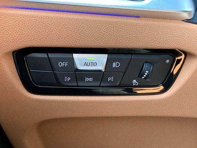 2022 BMW 3-Series 330i photo