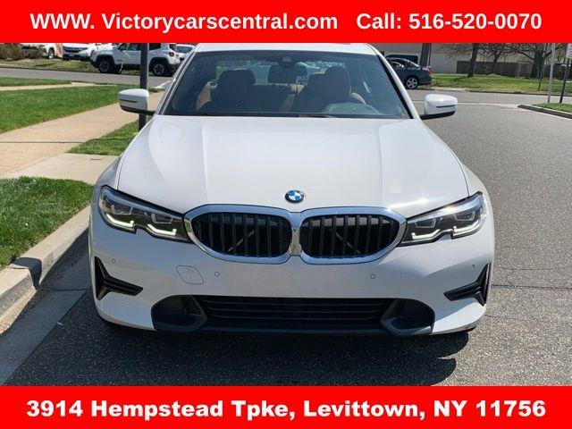 2022 BMW 3-Series 330i photo