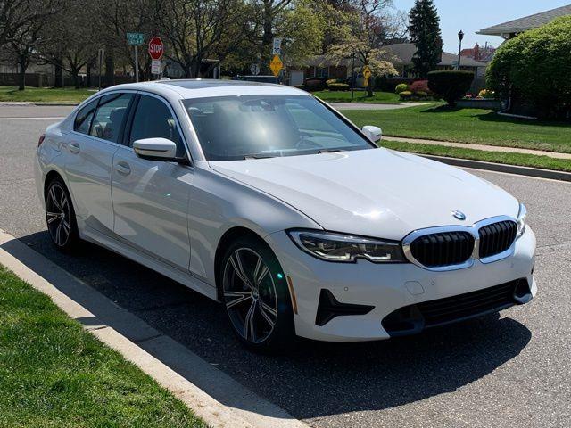 2022 BMW 3-Series 330i photo