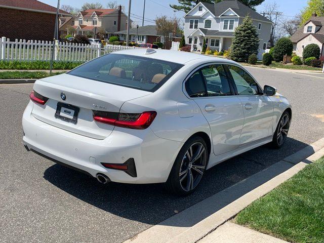 2022 BMW 3-Series 330i photo