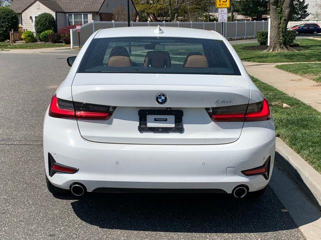 2022 BMW 3-Series 330i photo