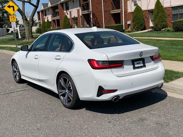 2022 BMW 3-Series 330i photo