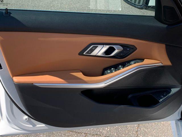 2022 BMW 3-Series 330i photo