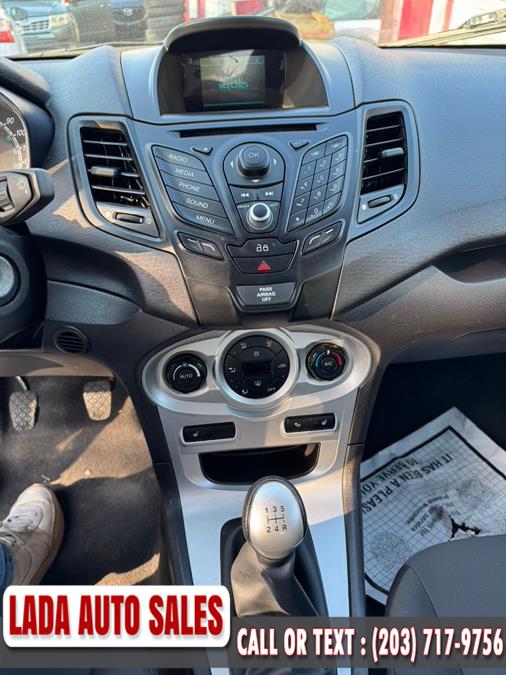 2014 Ford Fiesta SE photo