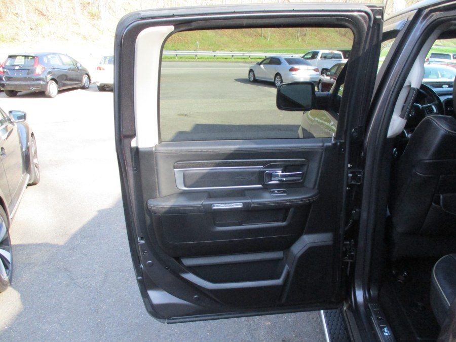 2015 RAM 1500 4WD Crew Cab 140.5