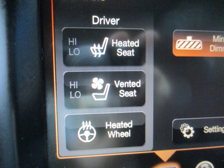 2015 RAM 1500 4WD Crew Cab 140.5