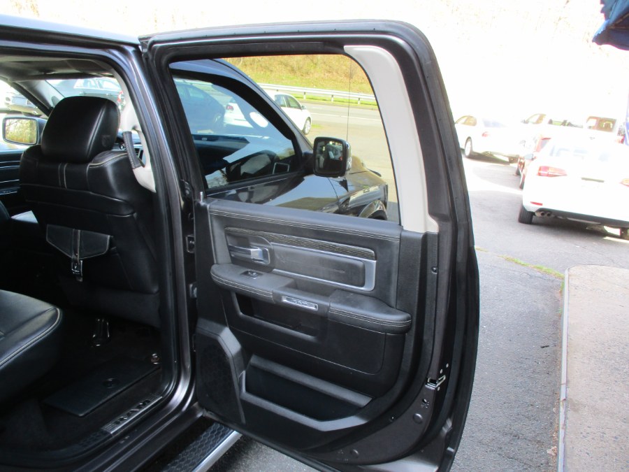 2015 RAM 1500 4WD Crew Cab 140.5